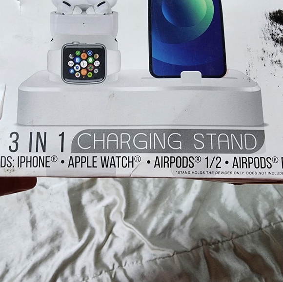 NWT Aconic 3-in-1 Charging Stand iPhone, Apple Watch, Airpods 1 / 2 / Pro - Picture 2 of 6